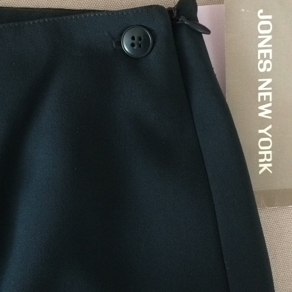 Jones New York Dresses & Skirts - Jones New York classic forest green skirt for work